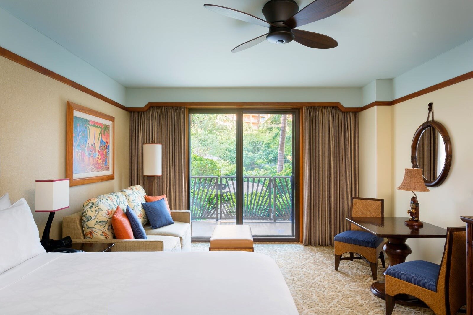 Une chambre d'Aulani donnant sur les jardins et la vallée Waikolohe Une chambre d'Aulani donnant sur les jardins et la vallée Waikolohe