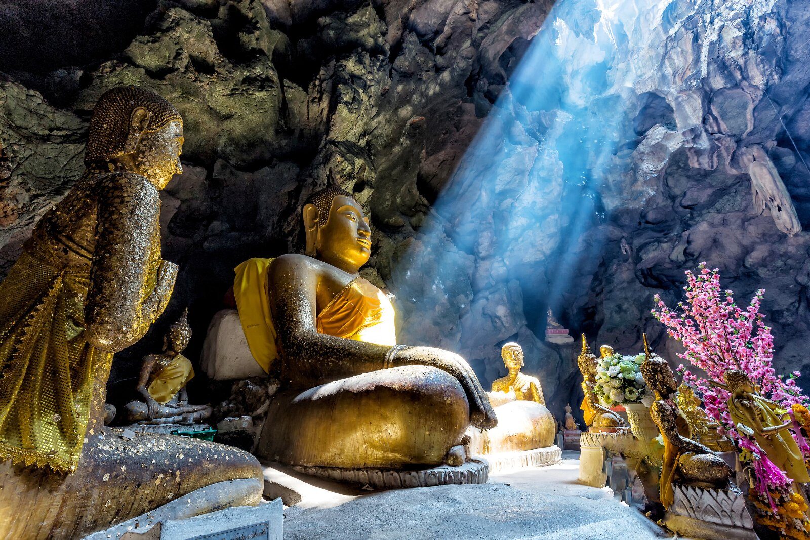 Statue de Bouddha dans un temple-grotte au Sri Lanka