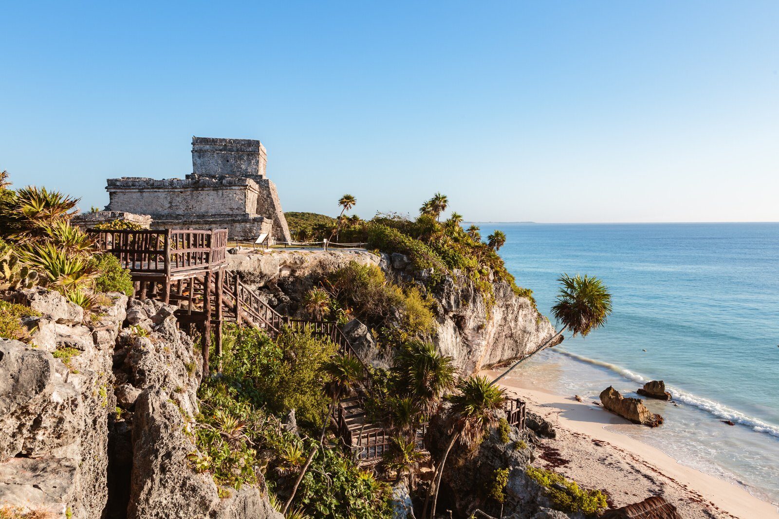 Ruines de Tulum au bord de la mer des Caraïbes