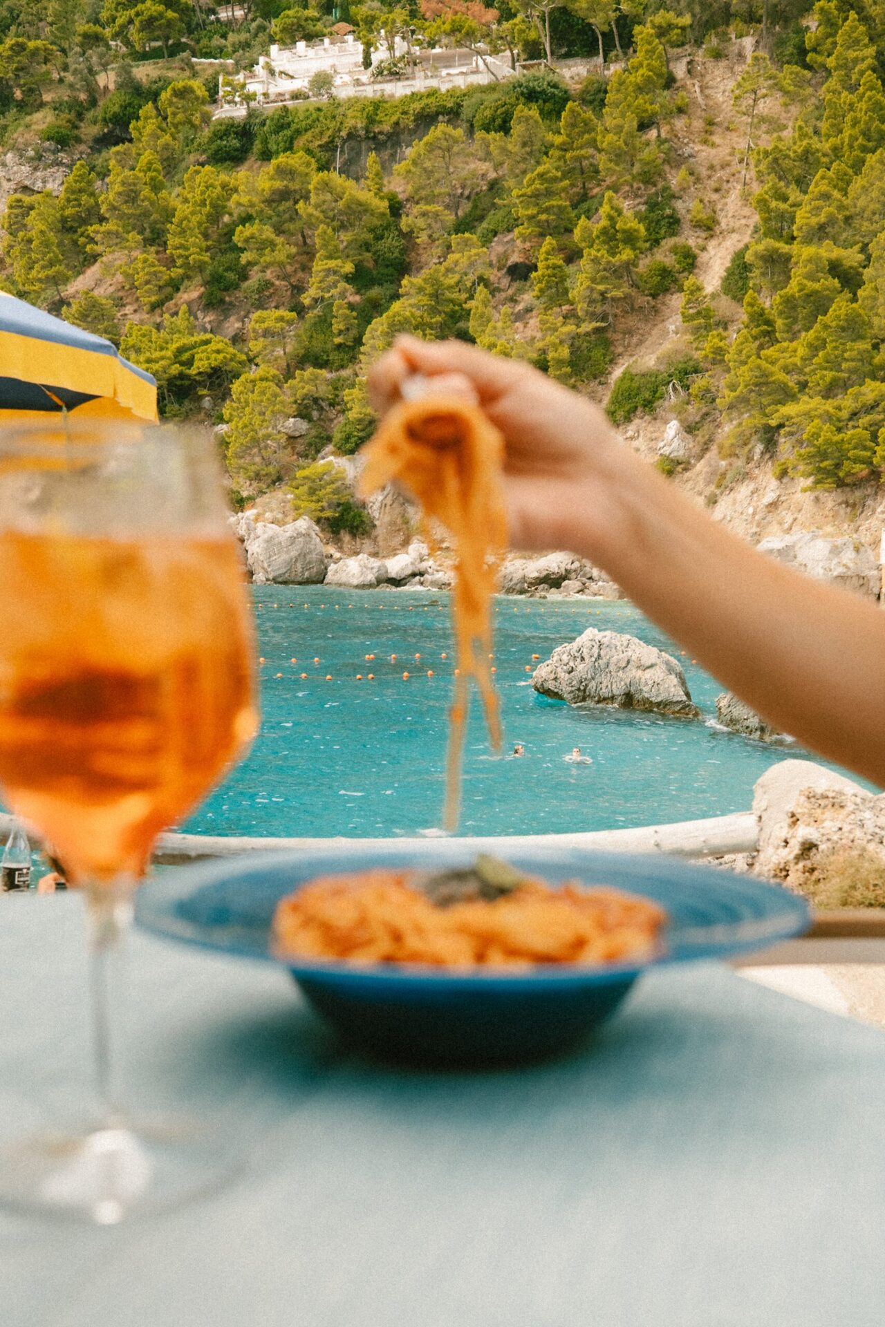 Dégustation de spécialités siciliennes au bord de la mer