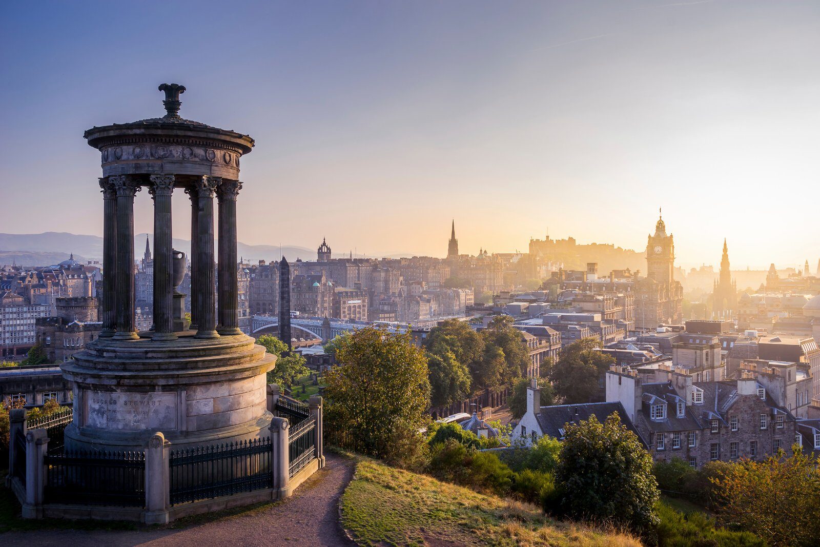 Monument de Calton Hill au coucher du soleil, à Édimbourg