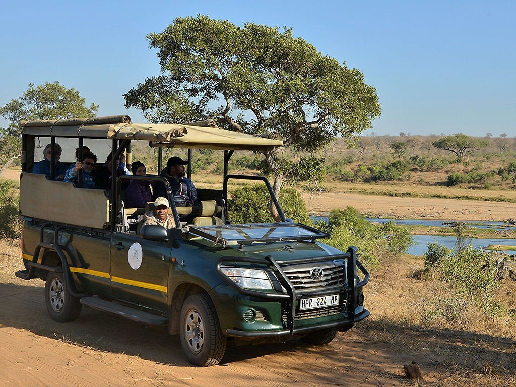 Véhicule de safari dans une réserve sud-africaine