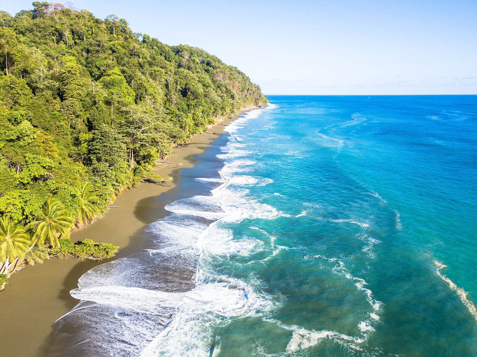 Côte sauvage et plage du Pacifique au Costa Rica