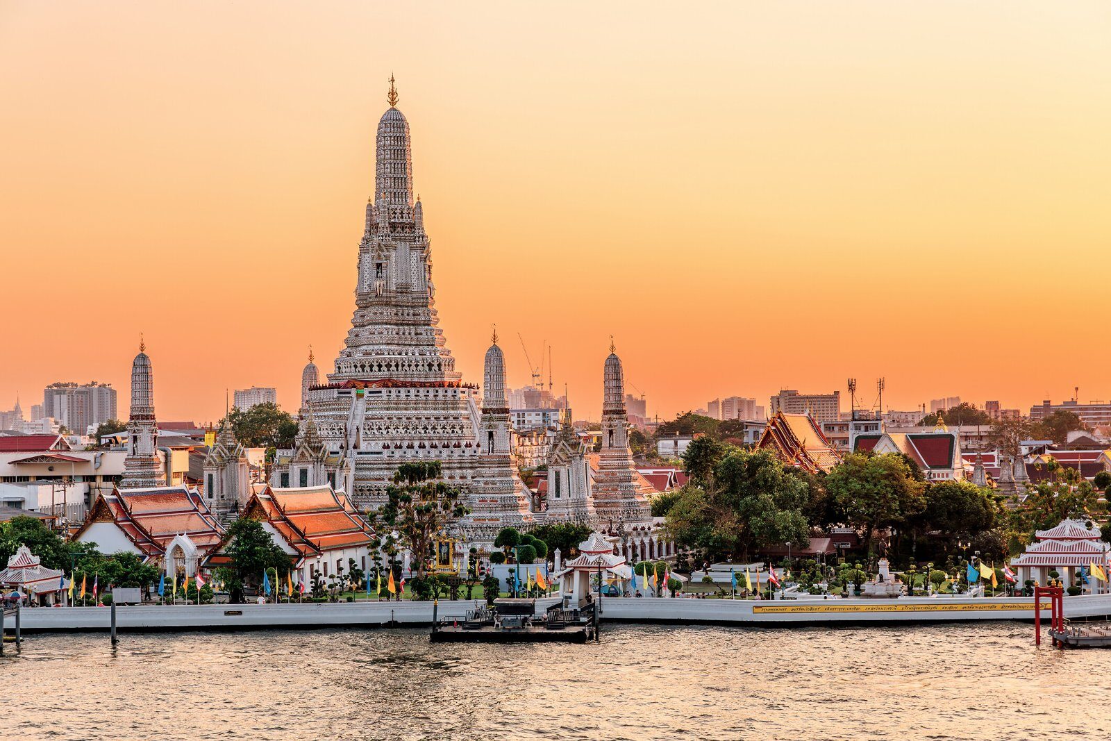 Temple Wat Arun au bord du fleuve, à Bangkok