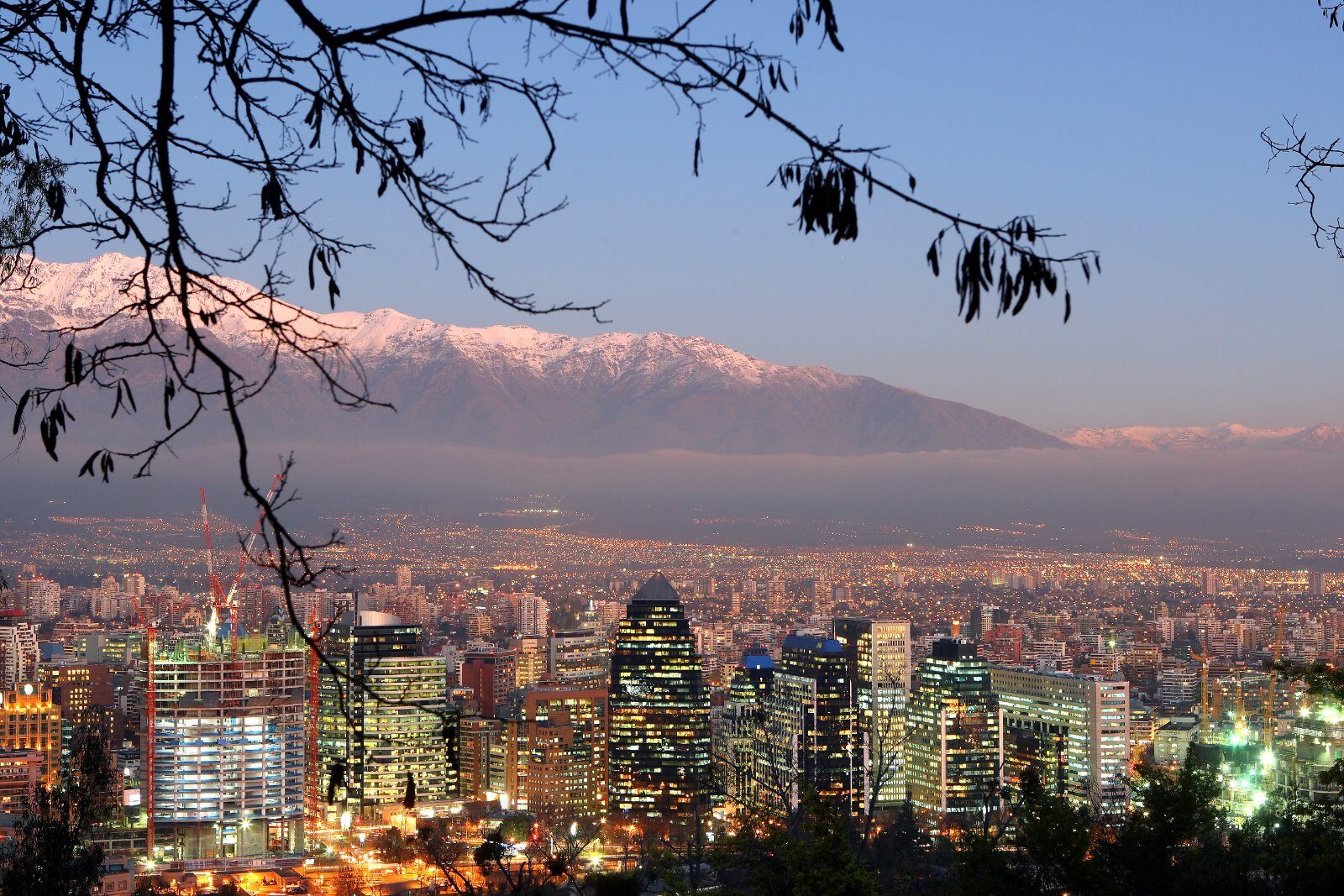 Santiago du Chili et les Andes au crépuscule