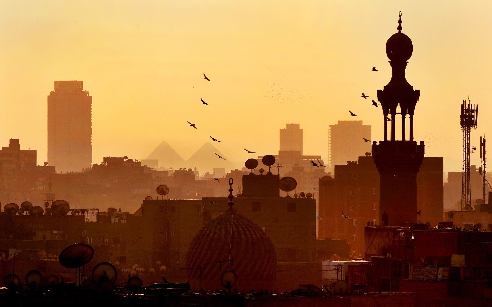 Minarets du Caire au coucher du soleil