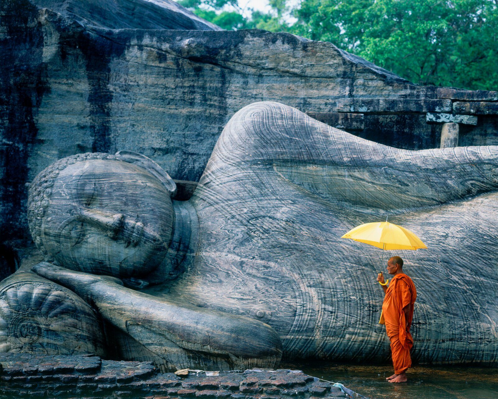 Bouddha couché sculpté dans la pierre au Sri Lanka