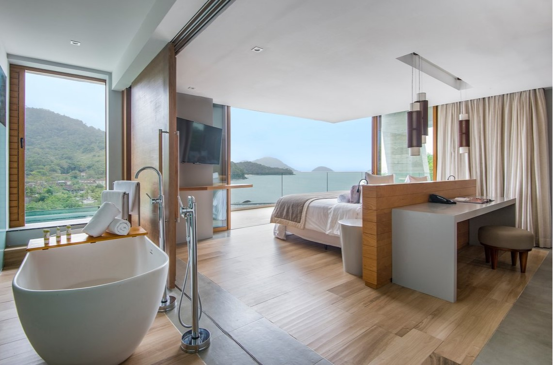 Contemporary room and bath of an exclusive collection suite at Club Med Rio Das Pedras, featuring elegant design.