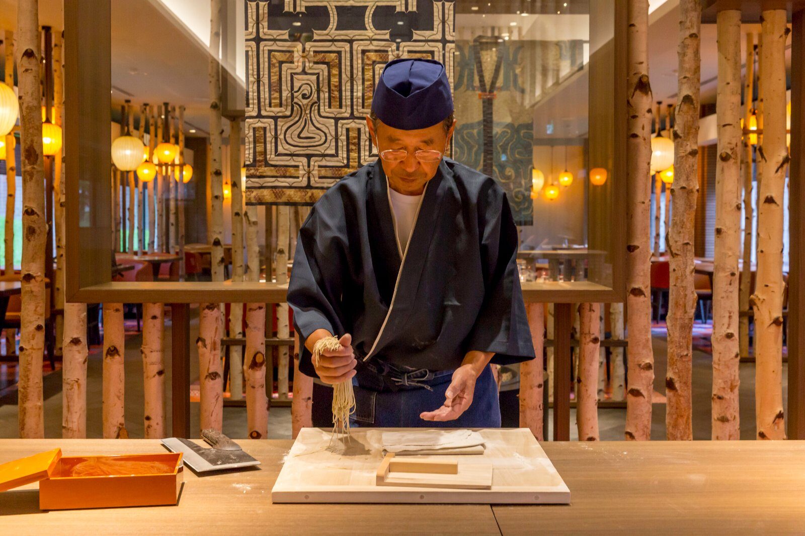 Chef japonais au comptoir du Club Med Tomamu Hokkaido