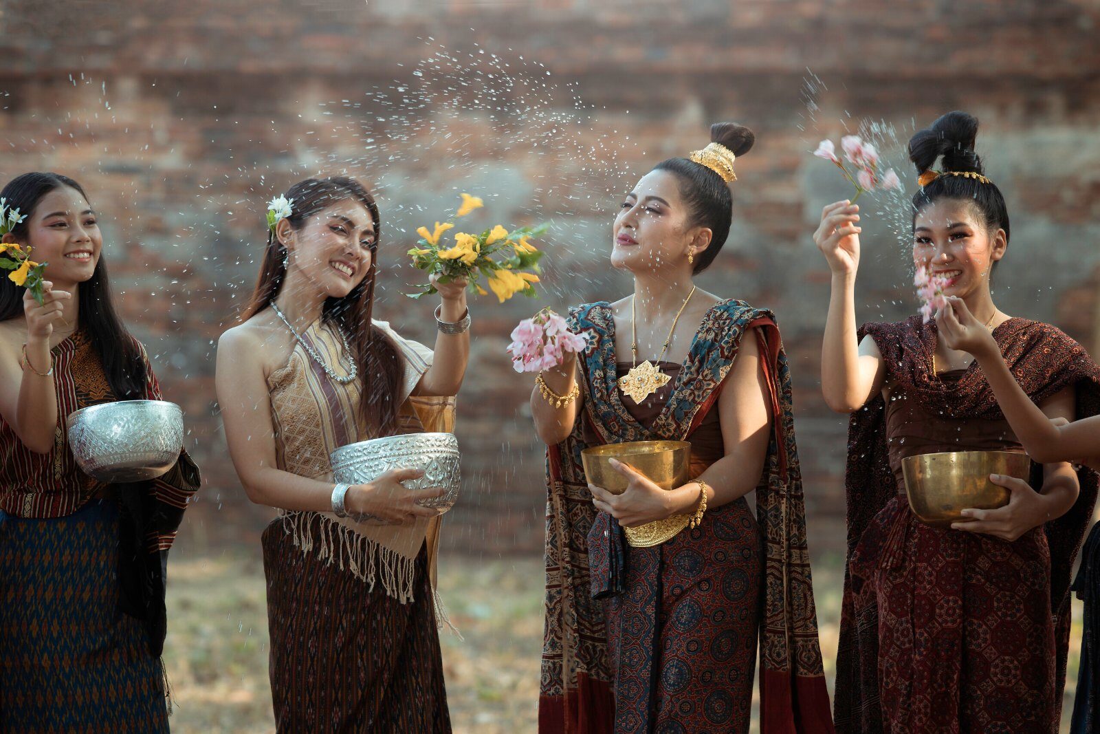 Women in traditional Thai dress