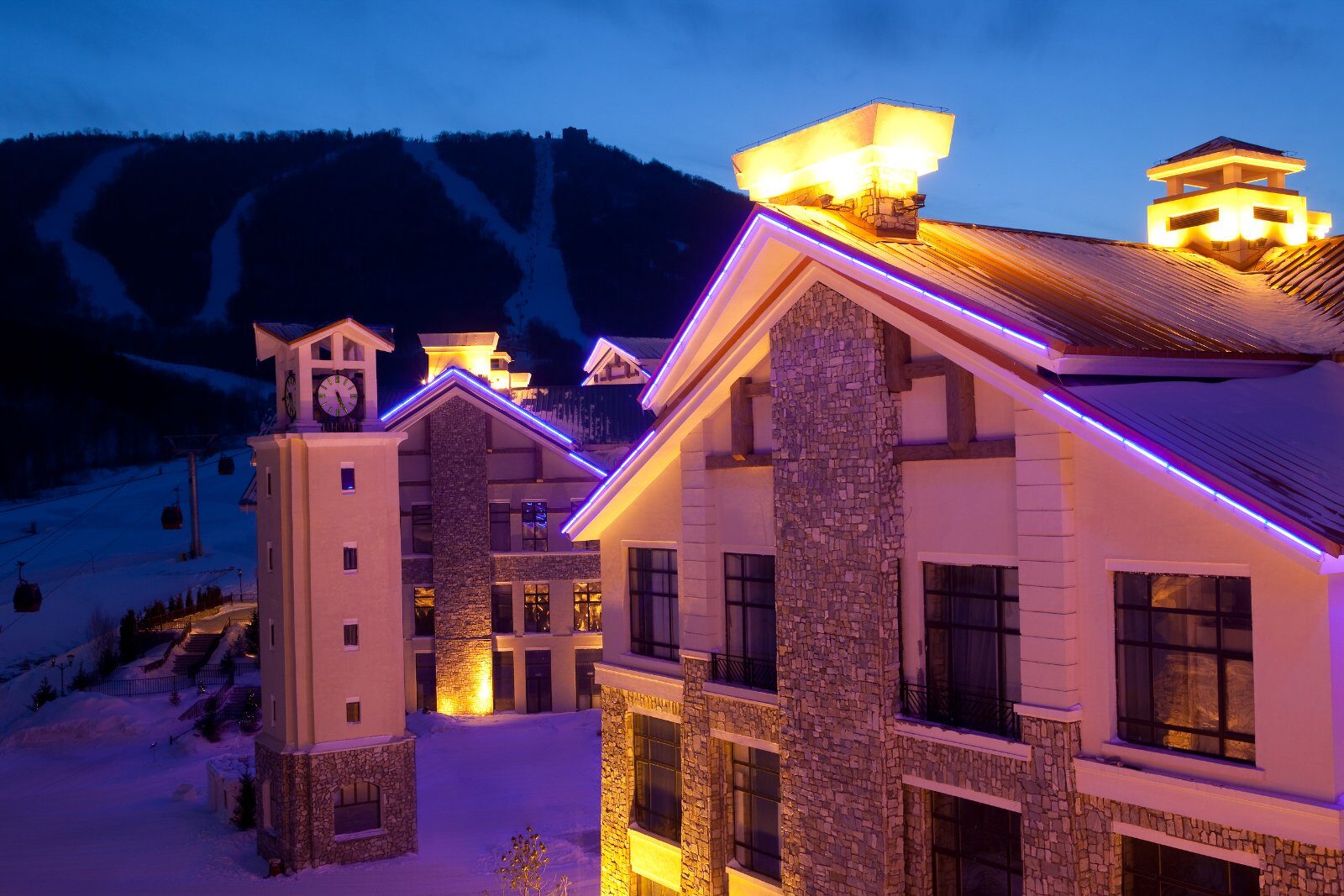 Le village de Yabuli illuminé le soir