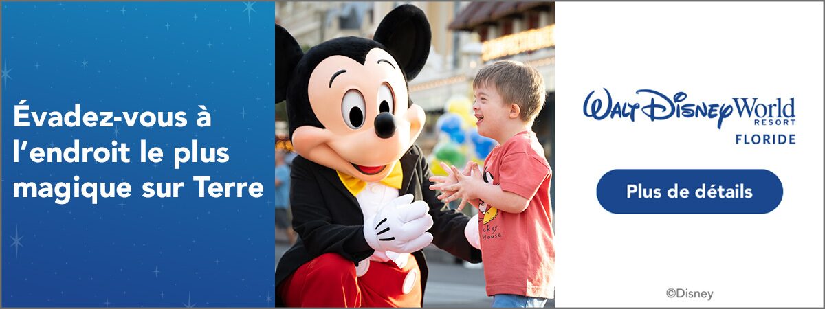 Mickey Mouse accueille un jeune garçon à Walt Disney World Resort en Floride, l'endroit le plus magique sur Terre