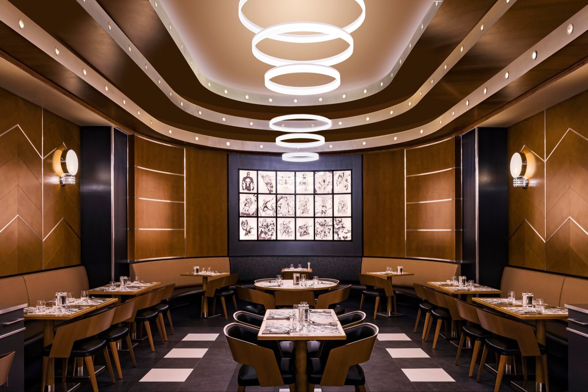 La salle du Downtown Restaurant, au Disney Hotel New York – The Art of Marvel, avec ses banquettes de cuir et son mur de dessins Marvel en noir et blanc. Photo : ©Disney © 2026 MARVEL.