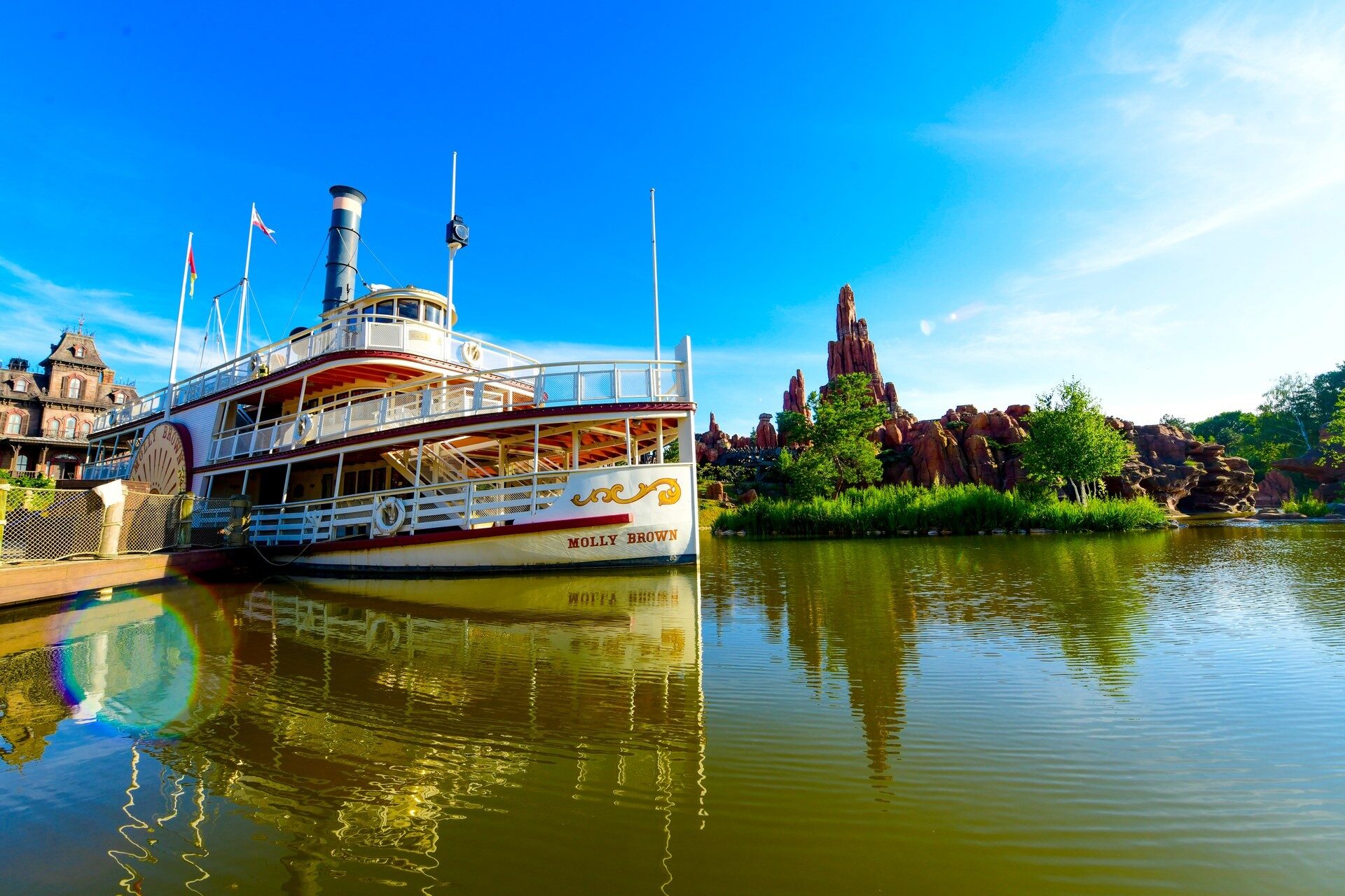 The Thunder Mesa paddle steamer moored on the Rivers of the Far West in Frontierland, with the rocks of Big Thunder Mountain beyond. Photo: ©Disney. The Thunder Mesa paddle steamer moored on the Rivers of the Far West in Frontierland, with the rocks of Big Thunder Mountain beyond. Photo: ©Disney.