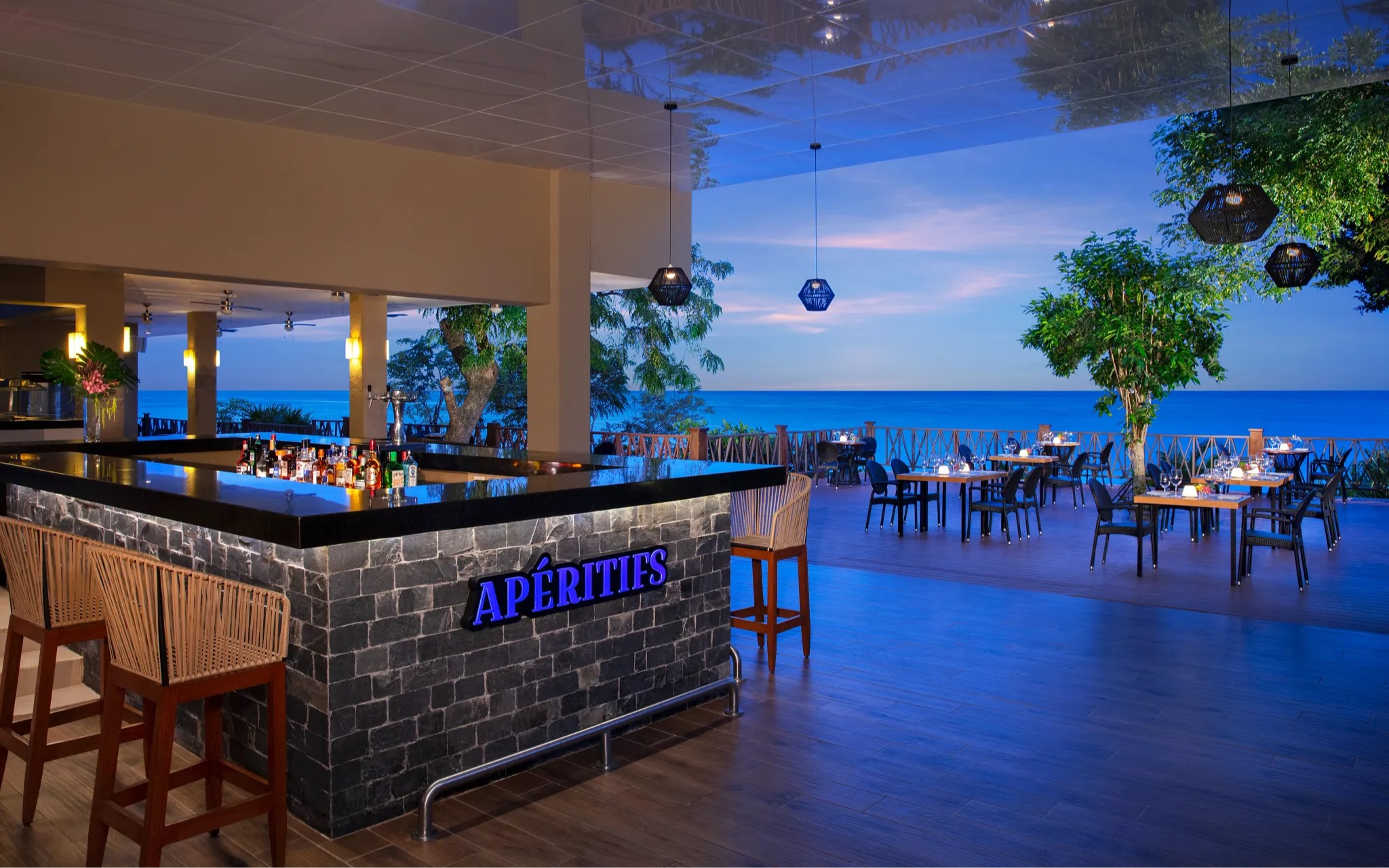 Bar at Dreams Cozumel Cape Resort