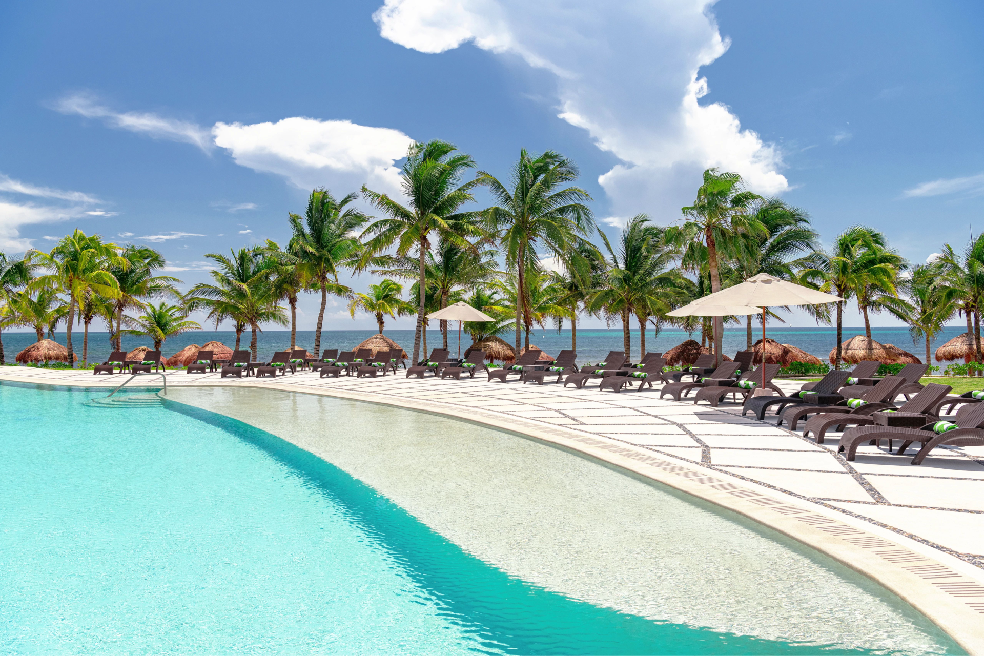 Clear pool at Dreams Puerto Morelos, Riviera Maya with Aquaterra Travels Clear pool at Dreams Puerto Morelos, Riviera Maya with Aquaterra Travels