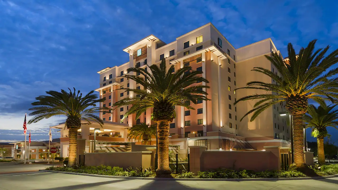 Entrance at Embassy Suites by Hilton Orlando — Lake Buena Vista South