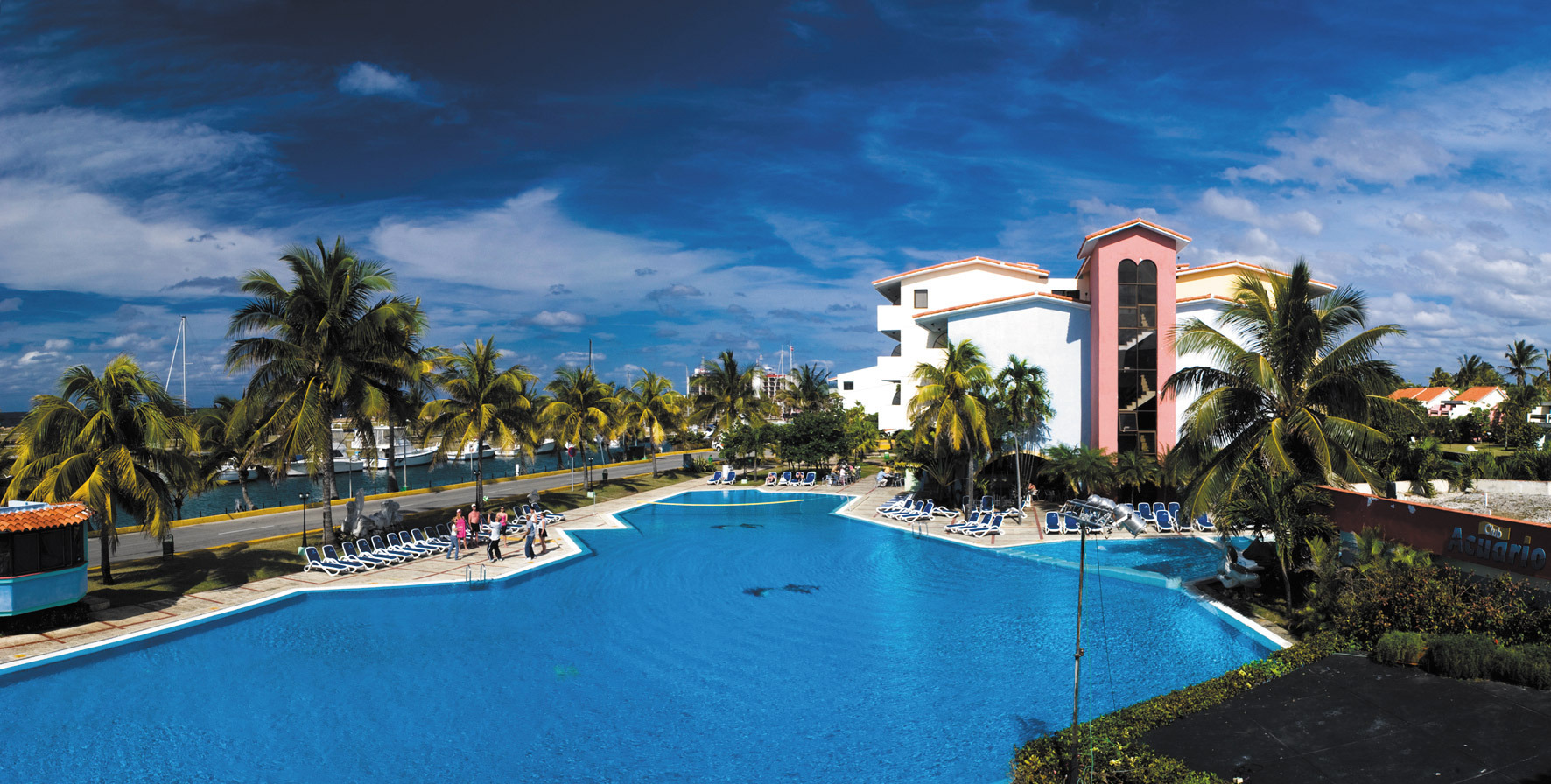CLUB ACUARIO: Book at the best price