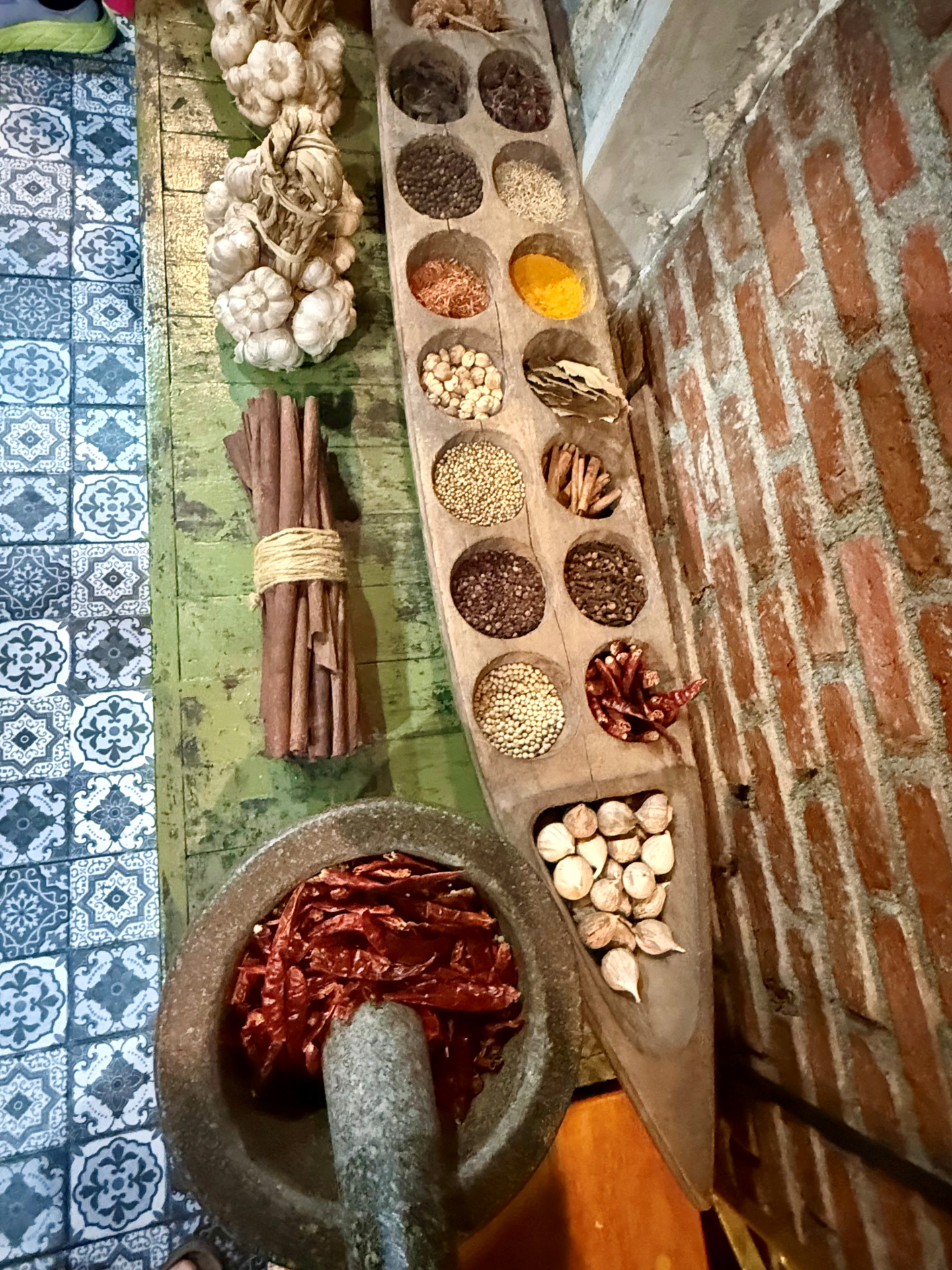 Plusieurs épices dans un marché de Bangkok undefined