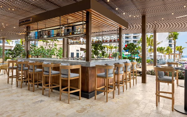 Bar at Hilton Cancun All Inclusive Resort
