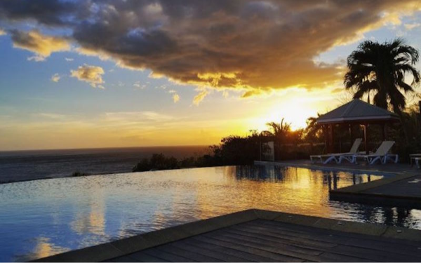 Piscine au Hotel Restaurant le Rayon Vert