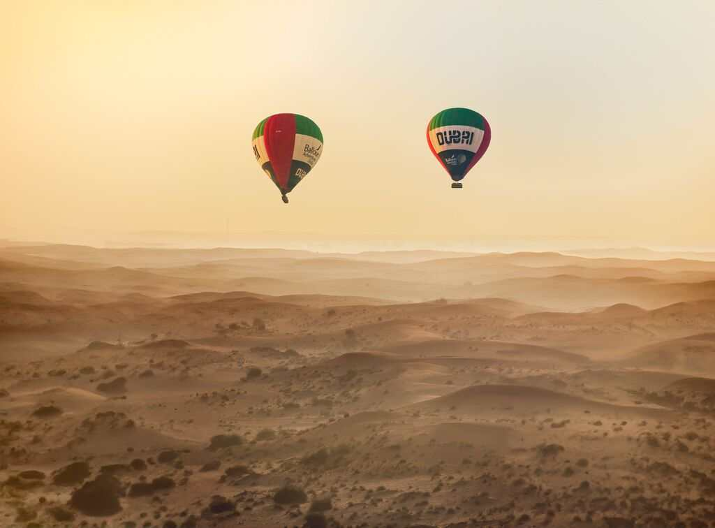 Mongolfière dans le désert de Dubai