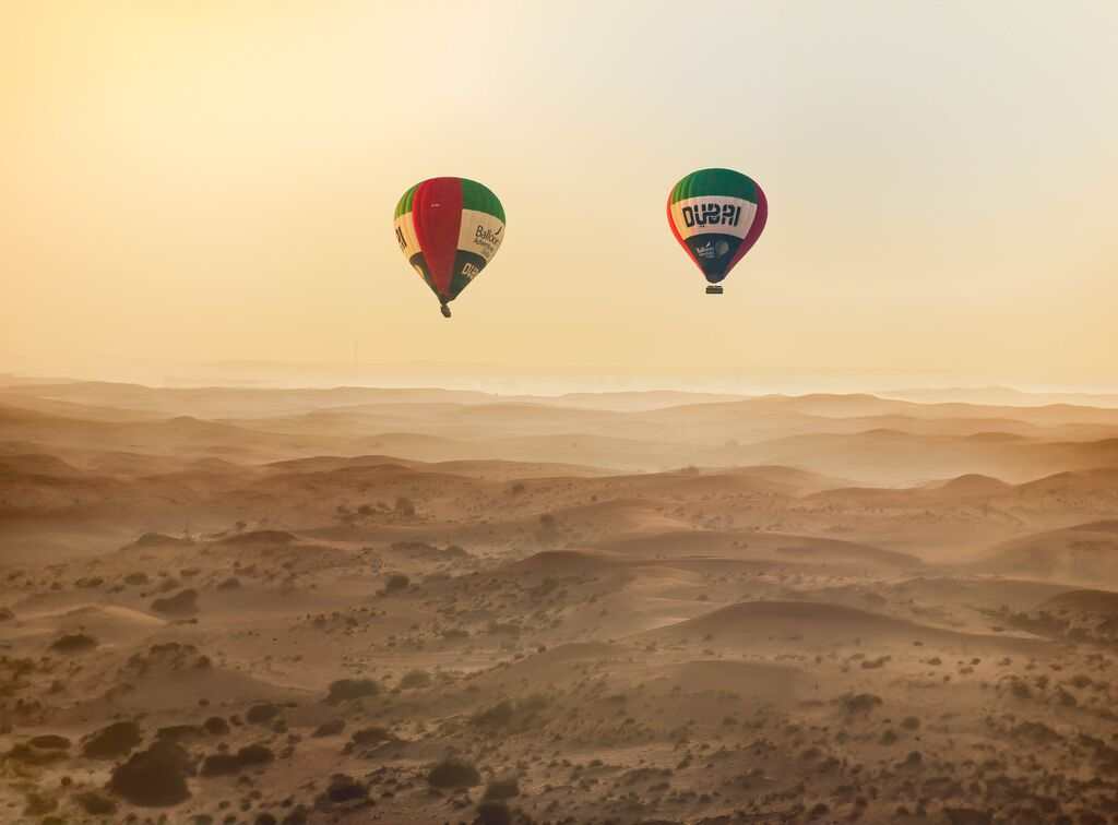 Mongolfière dans le désert de Dubai Mongolfière dans le désert de Dubai