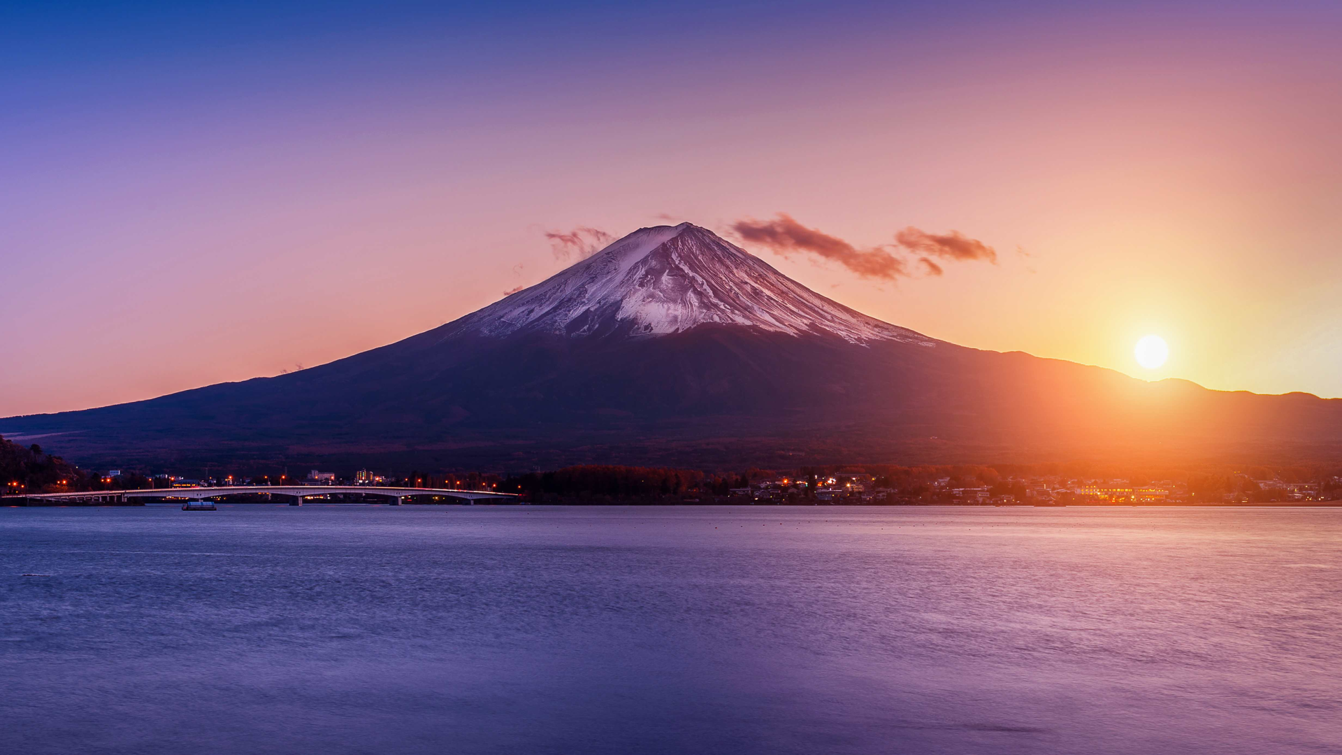 Couché de soleil sur le Mont Fuji Couché de soleil sur le Mont Fuji