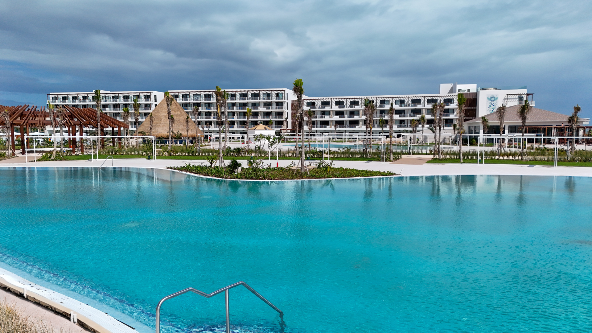 Piscine at Ocean Azure Costa Mujeres, Cancun with Aquaterra Travels Piscine at Ocean Azure Costa Mujeres, Cancun with Aquaterra Travels