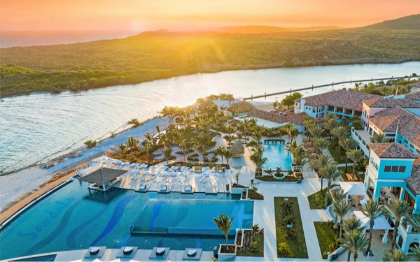 Piscine au Sandals Royal Curacao