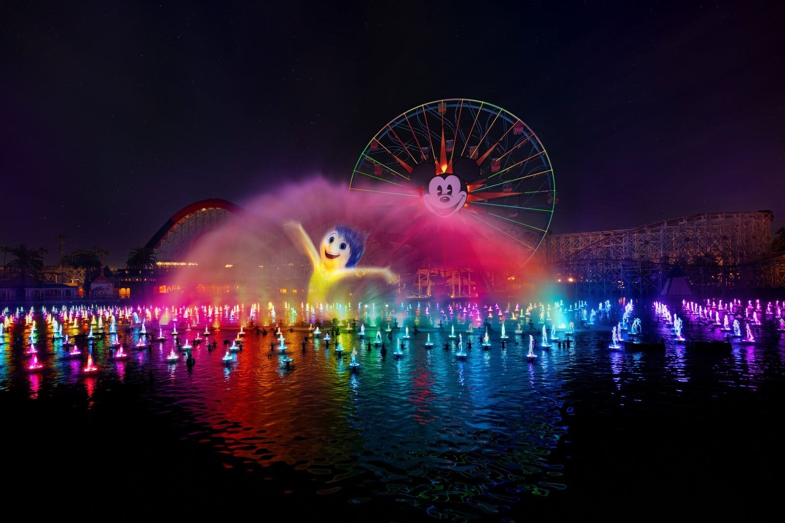 Les jets d'eau illuminés du spectacle World of Color, au parc Disney California Adventure