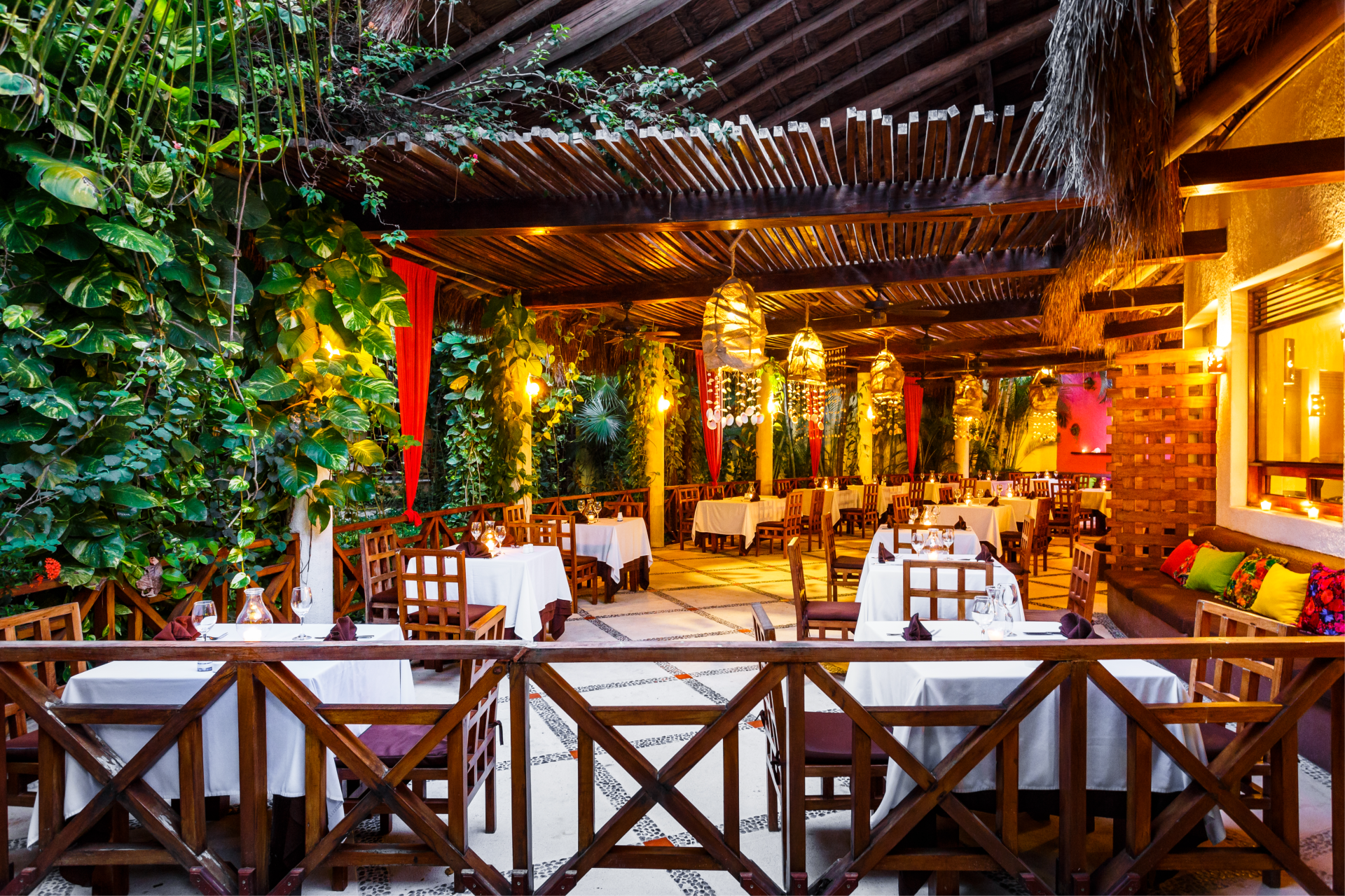 Terrasse du restaurent au Villas HM Paraiso del Mar, Isla Holbox avec Voyages Aquaterra Terrasse du restaurent au Villas HM Paraiso del Mar, Isla Holbox avec Voyages Aquaterra