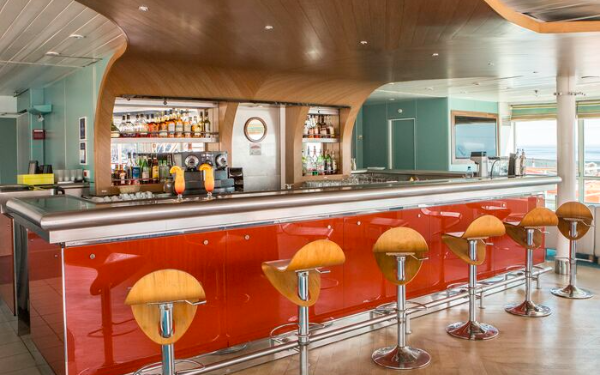  Bar on Yacht Club Med 2